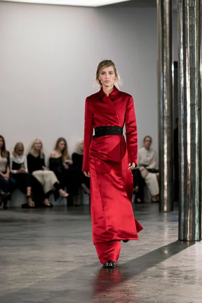 Look 28